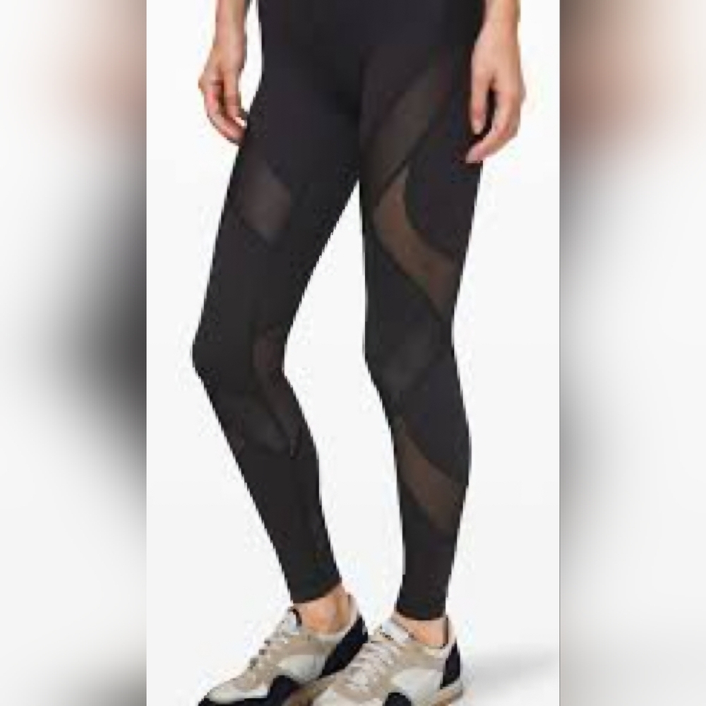 Lululemon Wunder Under High-Rise Tight 28" Mesh in Black. size 6
